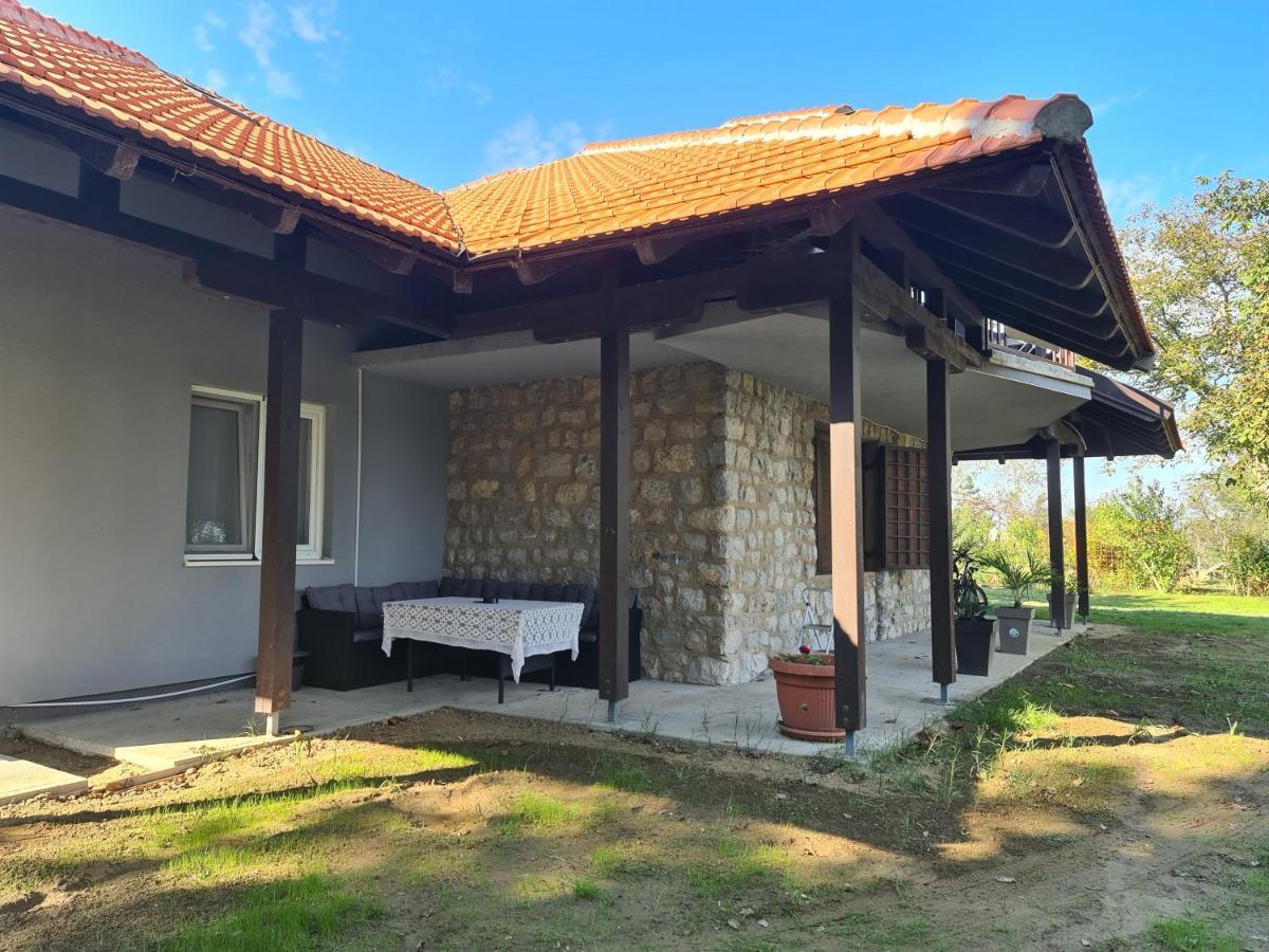 Kuca Za Odmor-Zelena Oaza Hotel Golubac Buitenkant foto